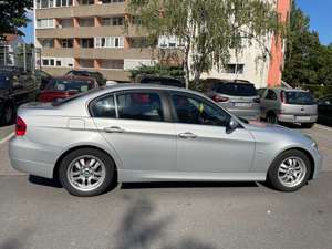 BMW 320 Top Gepflegt Bild 5