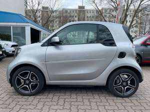 smart forTwo fortwo EQ*EXCL*60kW*PANO*NAVI*SHZ*PTS*KAM*22kW* Bild 2