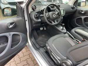 smart forTwo fortwo EQ*EXCL*60kW*PANO*NAVI*SHZ*PTS*KAM*22kW* Bild 4