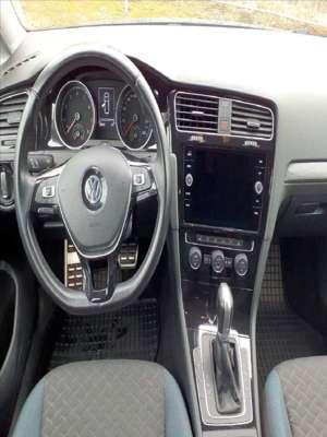 Volkswagen Golf VII IQ.DRIVE R-Line Navi AHK ACC Verkehrsz Bild 3