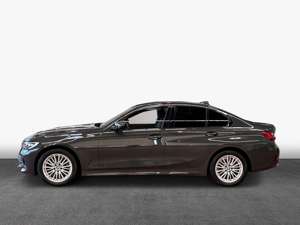 BMW 320 d Limousine Sport Line Head-Up HiFi DAB Shz Bild 4