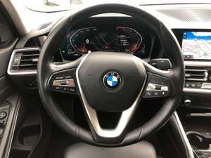 BMW 320 d Automatik Sport Sitze Sport Lenkrad Bild 3