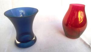 Haushaltauflösung: Vase, Glas 1 x blau 1 x rot
