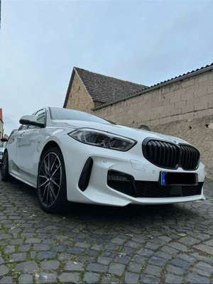 BMW 118 118i M Sport Bild 1