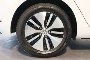 Volkswagen Golf VII e-Golf 5-Türer NAV+LED+ACC+KAM+SHZ+DAB Bild 3
