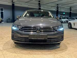 Volkswagen Passat Lim. DSG DAB ACC PDC LED Lane-Assist 1.Ha Bild 2