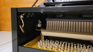 Schwarzes Schimmel Klavier    Modell 119 Bild 6