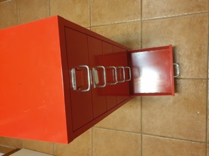 2 Werkzeugrollschränke rot mit sechs Schubfächern nicht abschließbar mit Aufnahme für Beschriftungsz Bild 4