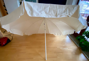 Wertiger gr. Sonnenschirm Marktschirm    Schirm rund weiß m. Neigungsfkt. incl. Stange cremeweiß Bild 2