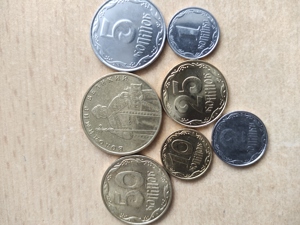 Ukraine Lot 7 Münzen 1 Hryvna, 5  Kopeken 2010 Ukraine. 8  Inkl. Versand als Einschreibe Bild 3