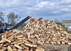 Brennholz, hart und trocken verfügbar. Bild 2