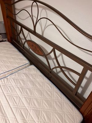 Wunderschönes Doppelbett inklusive fast neuwertiger Matratzen   130   VB in Voerde Bild 2