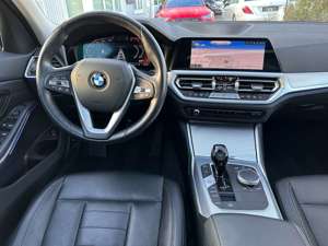 BMW 320 320 d xDrive LUXURY PANO Driving Virtual Leder ACC Bild 3