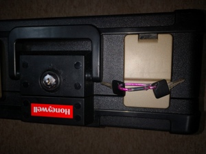 Honeywell Feuerfeste Dokumentenbox-Geldkassette Neu Mod. 26651 Wasserdichte Dokumentenbox Bild 2