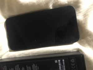 iPhone 13 in schwarz  Bild 2
