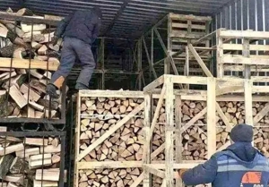 Trocken, hart und gebrauchsfertig: Brennholz