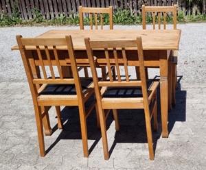 4 wunderschöne alte massive Stühle mit passendem Tisch 