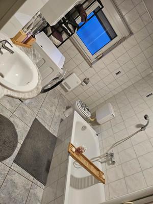 Schöne helle Wohnung mit 3 Zimmer Küche Bad WC Abstellkammer Balkon Bild 7