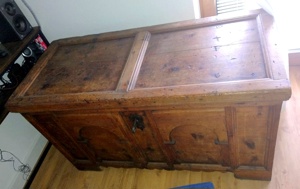  Antiquitätsunikat:  Uralte und sehr gepflegte HOLZTRUHE Bild 5