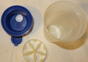 XD Tupperware Mix-Fix Schüttelbecher Shaker 250ml blau Messbecher gebraucht gut Becher Küche Messen Bild 1