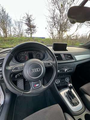 Audi Q3 2.0 TFSI quattro S tronic Bild 5