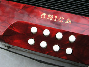  schöne rote Ziehharmonika Hohner Erica in G-C (15) - wenig benutzt Bild 4
