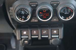 Suzuki Jimny Comfort+ Allgrip 1.Hand Navi 4-Sitzer Bild 5