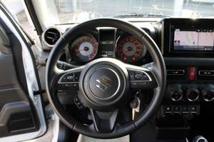 Suzuki Jimny Comfort+ Allgrip 1.Hand Navi 4-Sitzer Bild 3