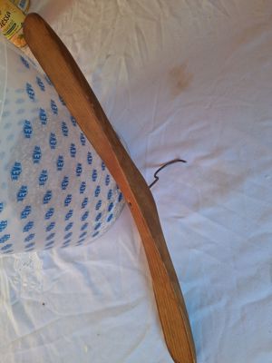 antiker Kleiderbügel aus Holz Bild 5