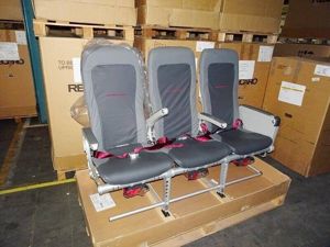 3er Flugzeugsitze Bordausrüstung aus der Luftfahrt für Sammler A320, verpackt, RECARO Bild 1