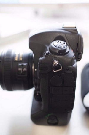 Nikon D5 CF inkl. Nikkon Objektiv 50mm 1,4 und Gummischutz Bild 6