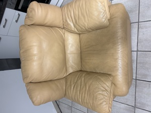 Bequemer Sessel aus Echtleder, ausklappbar, beige