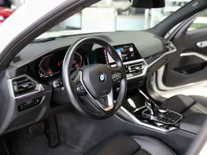 BMW 320 320d xDrive Touring Aut. Luxury Line Panorama Bild 2