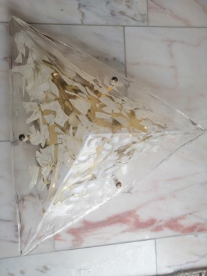 Sehr schöne, dekorative Deckenleuchte aus Muranoglas zu verkaufen. Sehr guter, neuwertiger Zustand.