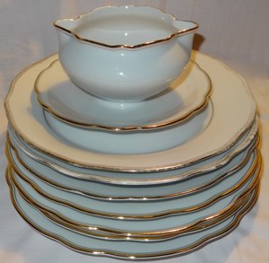 CT CP Colditz Made in Germany 7 Speiseteller flach 1 Sauciere weiß Goldrand gut erhalten Porzellan