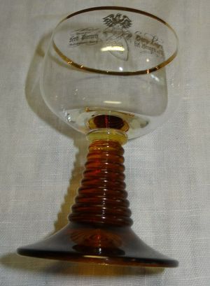 HP Weinglas Trinkglas Römer 0,1l Weingut Ferd. Piroth Burg Layen Goldrand einwandfrei erhalten Bild 3
