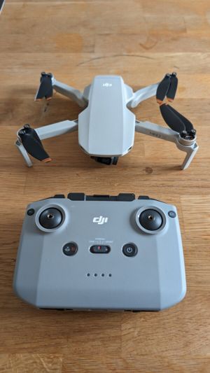  DJI Mini 2 SE Drohne - in Originalausstattung - in Grau Bild 2