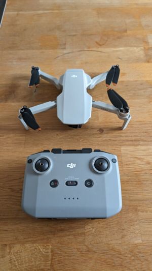  DJI Mini 2 SE Drohne - in Originalausstattung - in Grau Bild 1
