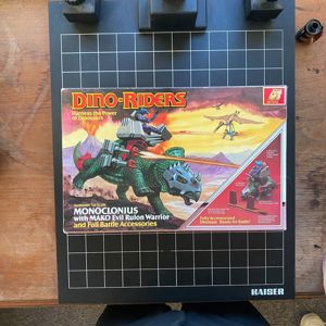  15 19 - RAR - DINO RIDERS - Serie 1 - Monoclonius with Mako in OVP!