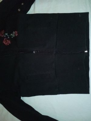 schwarze Sweat Jacke mit Rosen Bild 5