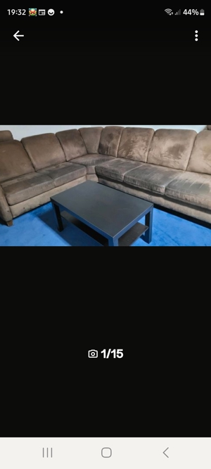 Couch mit Relaxsessel und verschiedene Wohnzimmer Einrichtung. Bild 2