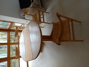Rustikaler Massivholz-Esstisch (ausziehbar) mit 4 Stühlen Bild 1
