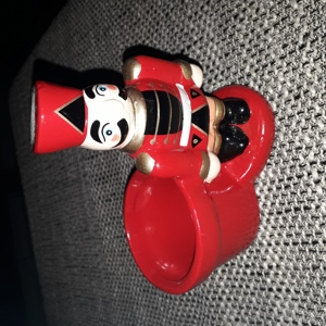 kleiner Zinnsoldat mit Blumentopf 