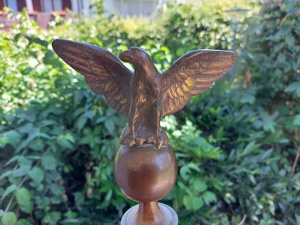 Alte Balkenwaage aus Bronze mit Adler Bild 5