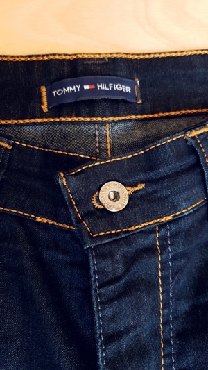 Neuwertige Tommy Hilfiger Jeans, dunkelblau, ohne Wascheffekte. Die Hose wurde gekürzt auf Innenbein Bild 5