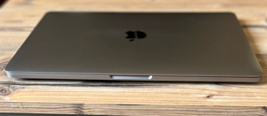 MacBook Pro 2022 (M2)   512GB   Garantie   OVP   Extras Bild 2