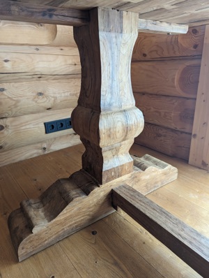 rustikaler Massivholz Esstisch mit 6 Stühlen  Bild 4