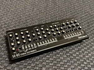 Roland SE-02   analoger Synthesizer  Bild 1
