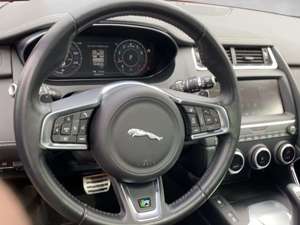 Jaguar E-Pace R-Dynamic SE AWD Bluetooth Navi LED Klima Bild 10