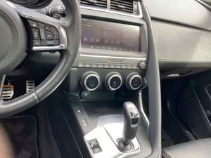 Jaguar E-Pace R-Dynamic SE AWD Bluetooth Navi LED Klima Bild 8